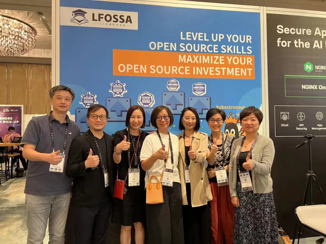 10.KubeCon China LFOSSA展台.png