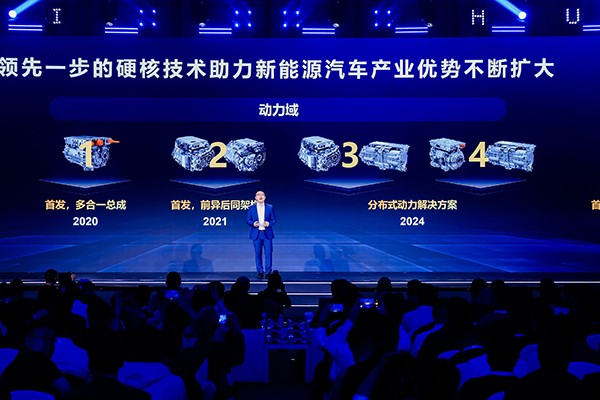 华为智能电动 DriveONE：运动域融合重构汽车驾驶安全底座