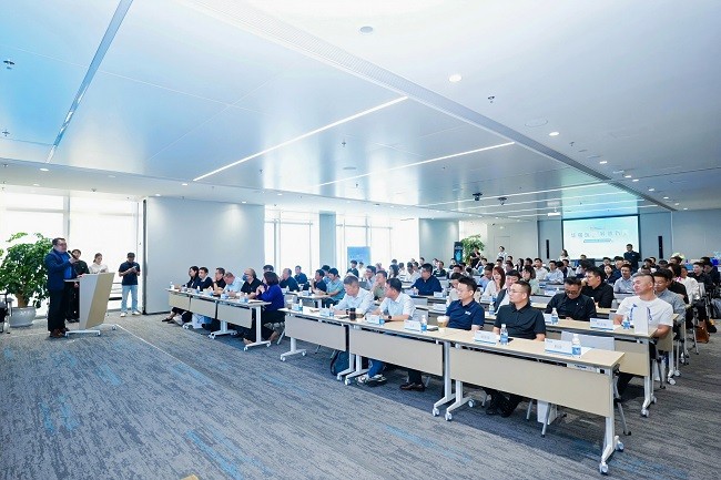 华强筑链*昇腾万里|华为&华强半导体2025昇腾AI技术研讨会·深圳站成功举办