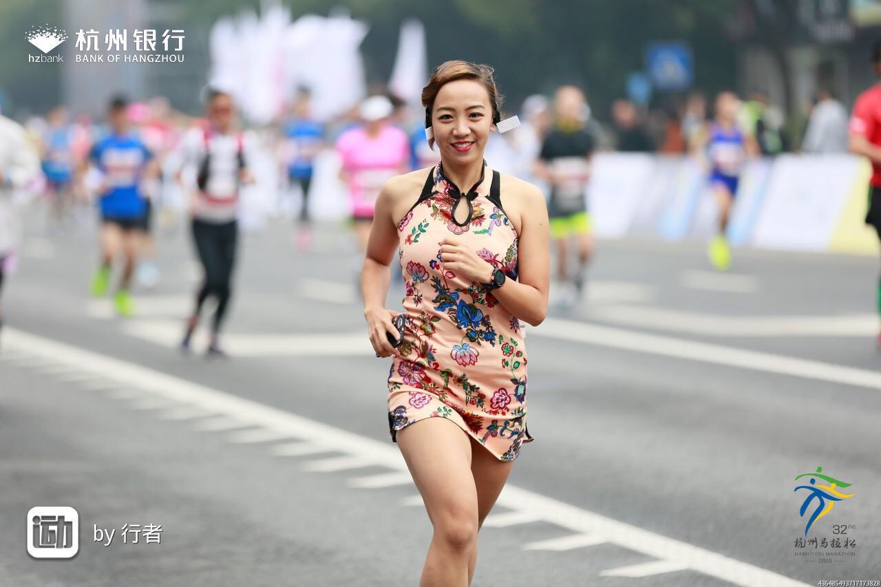 王红伟杭州马拉松夺冠 前三名差距仅10米_新浪新闻