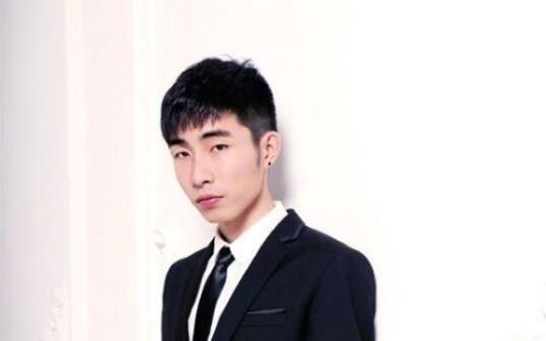 用Python把人物头像动漫化,不同的表情给你不同的惊喜