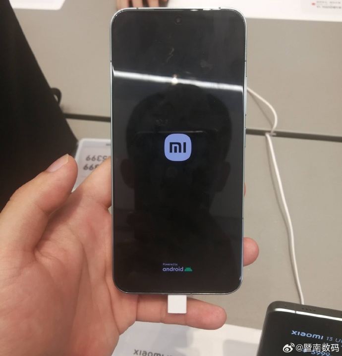 小米 14 开机动画显示澎湃 OS 基于 Android