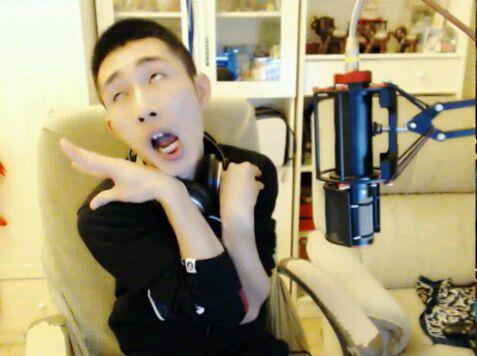 用Python把人物头像动漫化,不同的表情给你不同的惊喜